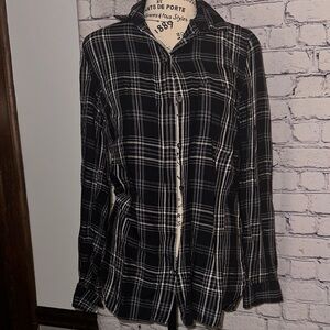 Old Navy Navy and White Plaid Button-Up Shirt Size Small